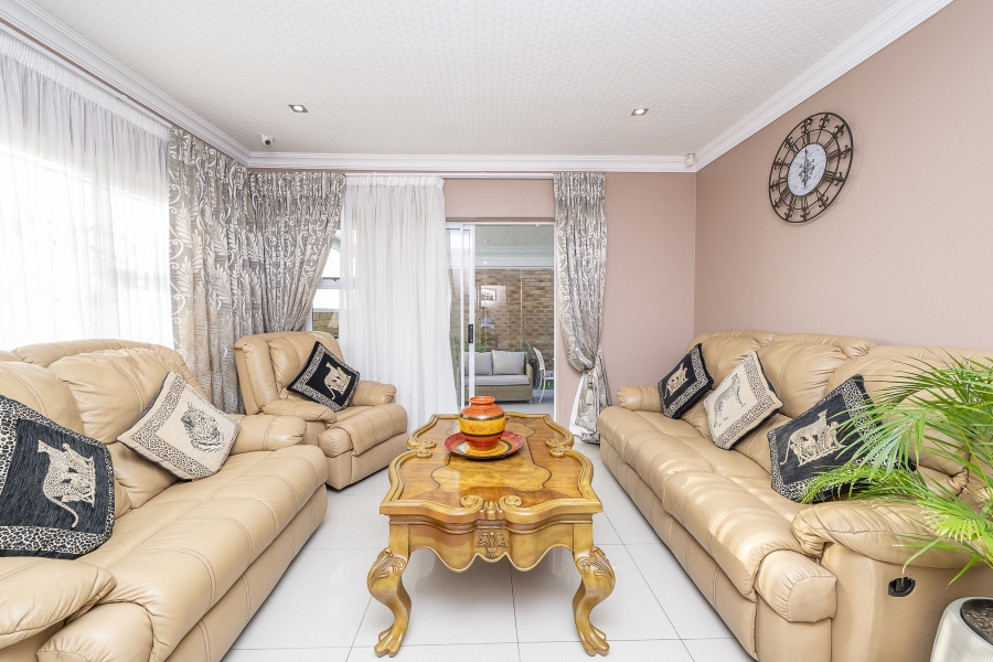 4 Bedroom Property for Sale in Hunters Creek Western Cape